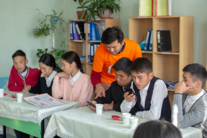 Обучение учеников школ Чуйской области пользоваться устройством ilimBox